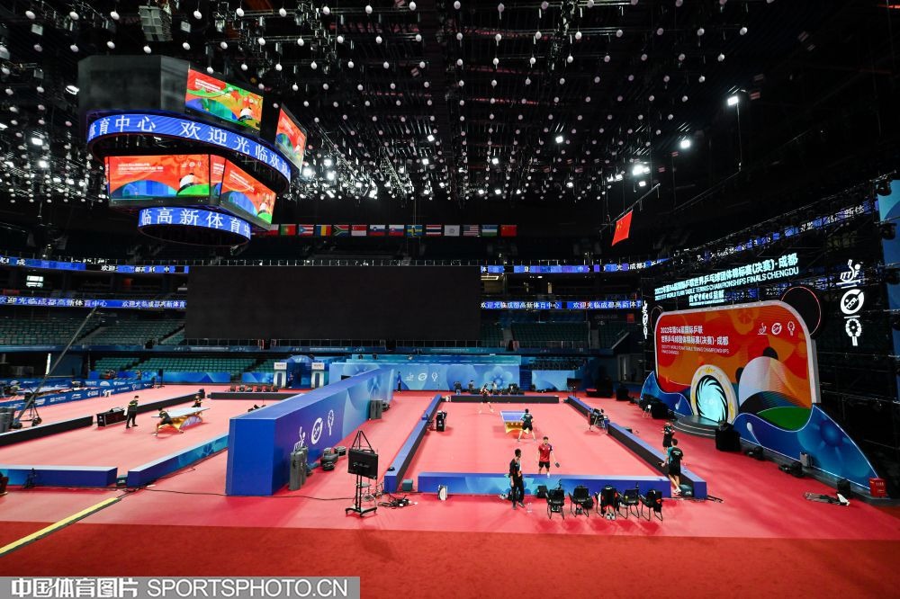 扎金花赢在胆量，输在无底线的跟注。（扎金花胜在胆识，败在盲目跟注。）